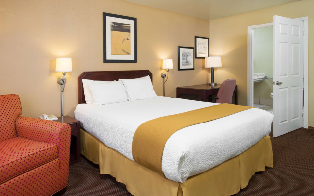 photo 2 of Days Inn by Wyndham Pinole Berkeley