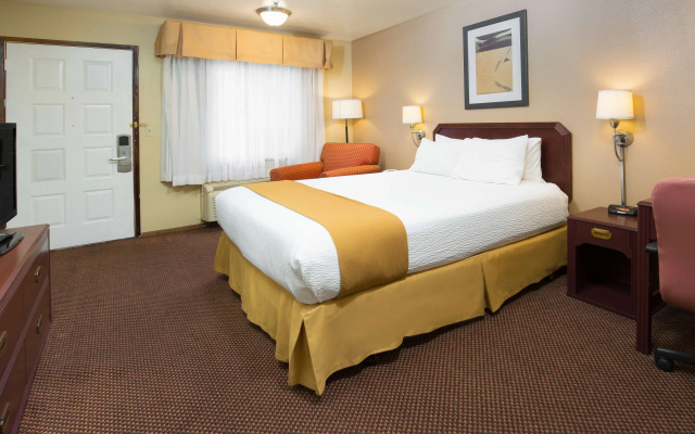 photo 4 of Days Inn by Wyndham Pinole Berkeley