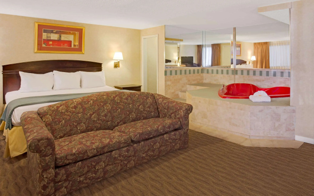 photo 3 of Days Inn by Wyndham Silver Spring