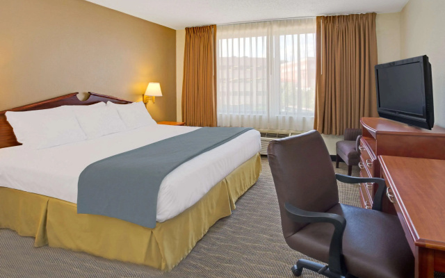 photo 4 of Days Inn by Wyndham Silver Spring