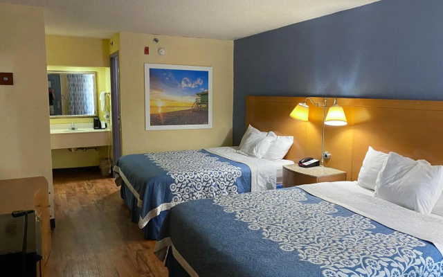photo 3 of Motel 6 Savannah, GA- Gateway & I-95