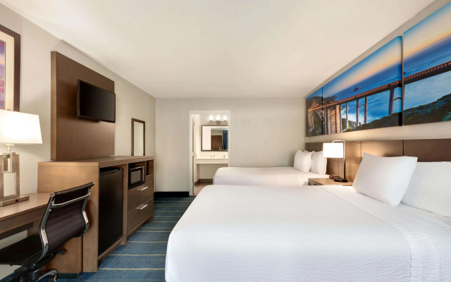 photo 4 of Days Inn & Suites by Wyndham Anaheim At Disneyland Park