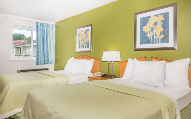 photo 4 of Days Inn & Suites by Wyndham Bridgeport - Clarksburg