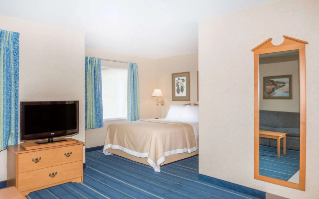 photo 5 of Days Inn & Suites by Wyndham Bridgeport - Clarksburg