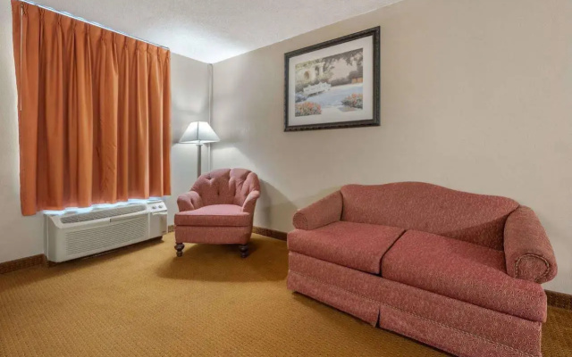 photo 4 of Rodeway Inn
