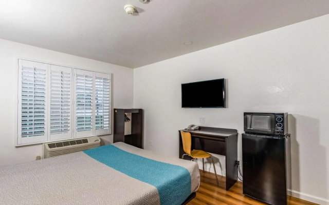 photo 2 of Motel 6 Fountain Valley, CA - Huntington Beach Area