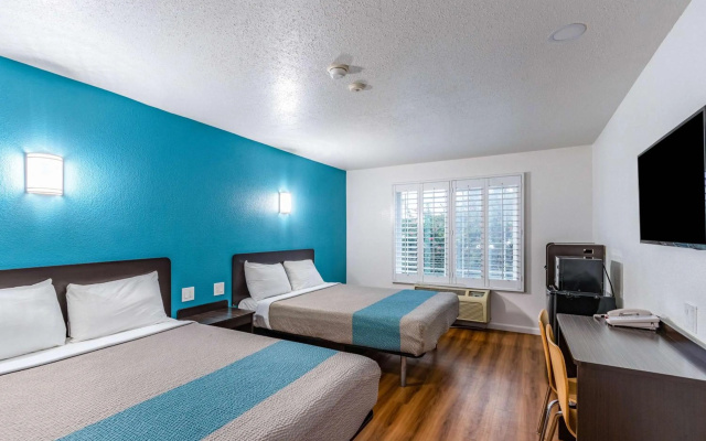 photo 3 of Motel 6 Fountain Valley, CA - Huntington Beach Area