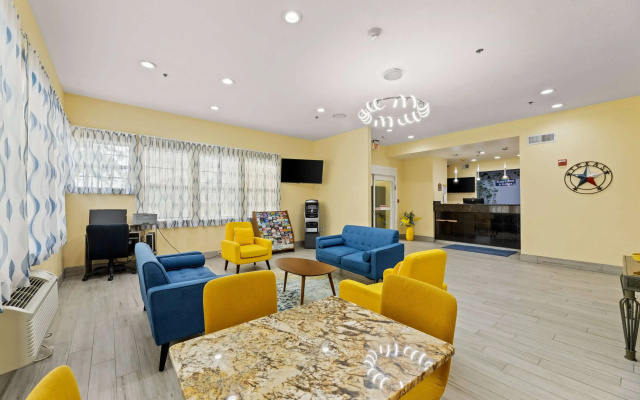 photo 2 of Days Inn & Suites by Wyndham Euless DFW Airport South