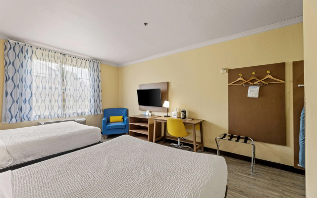 photo 4 of Days Inn & Suites by Wyndham Euless DFW Airport South
