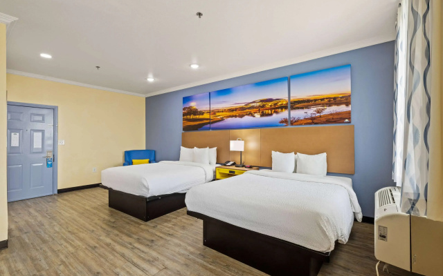 photo 5 of Days Inn & Suites by Wyndham Euless DFW Airport South