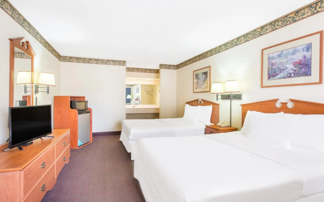 photo 2 of Executive Inn & Suites
