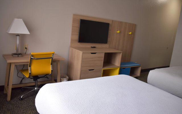 photo 5 of Days Inn & Suites by Wyndham Tucker/Northlake
