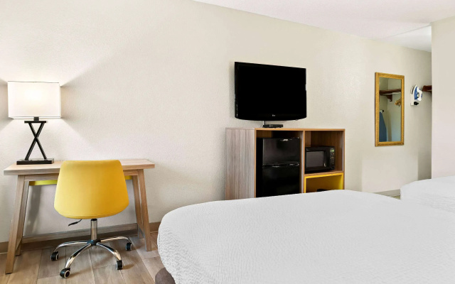 photo 5 of Days Inn & Suites by Wyndham Warren