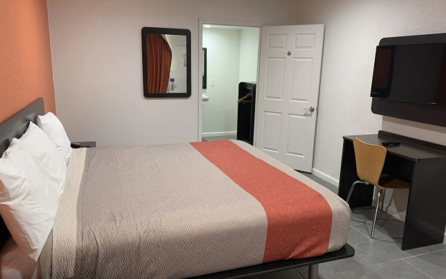 photo 2 of Motel 6 Englewood