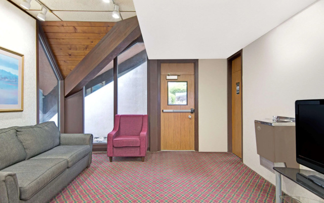 photo 2 of Days Inn by Wyndham Washington Pennsylvania