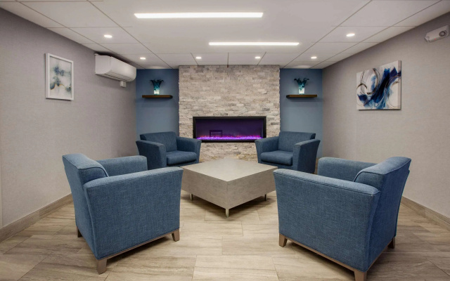 photo 3 of Wingate by Wyndham Detroit Metro Airport