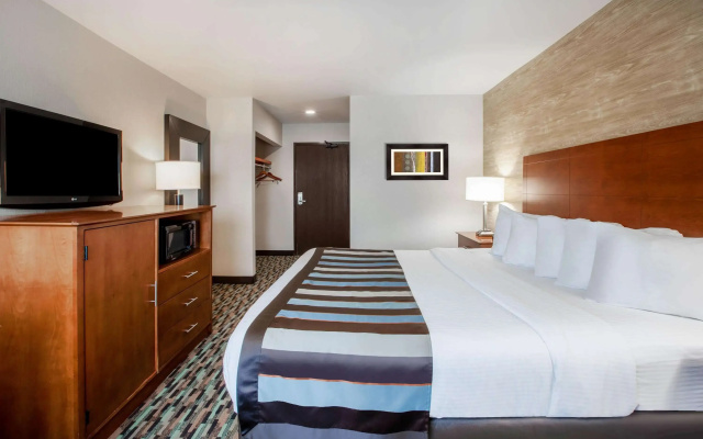 photo 4 of Wingate by Wyndham Detroit Metro Airport