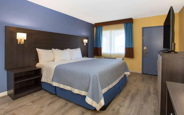 photo 2 of Days Inn by Wyndham Airport - Phoenix