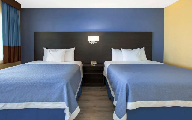 photo 3 of Days Inn by Wyndham Airport - Phoenix