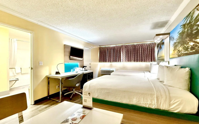 photo 4 of Days Inn by Wyndham Los Angeles LAX Airport/Stadium Area