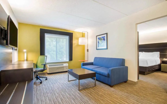 photo 3 of Holiday Inn Express and Suites Albany Airport Wolf Road