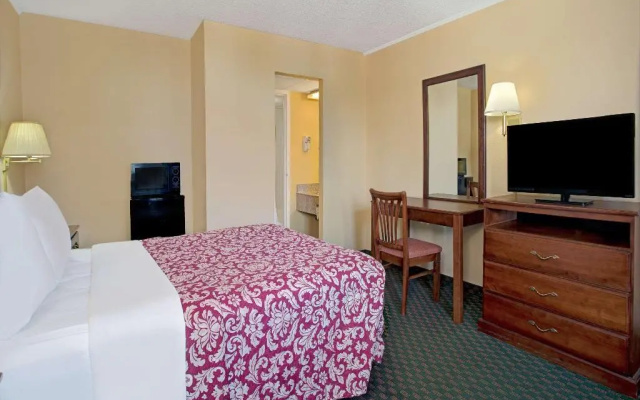 photo 5 of Days Inn Alexandria South