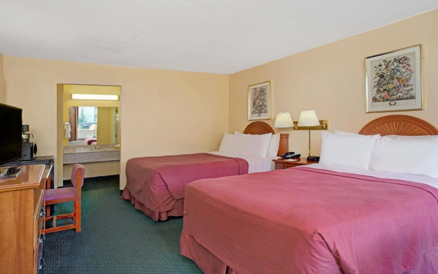 photo 4 of Days Inn by Wyndham Alexandria South
