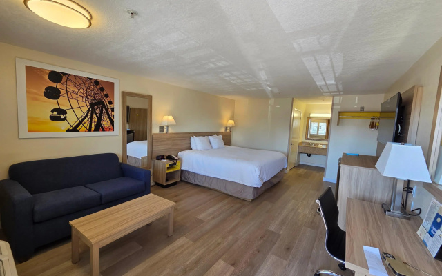 photo 2 of Days Inn by Wyndham Alhambra CA