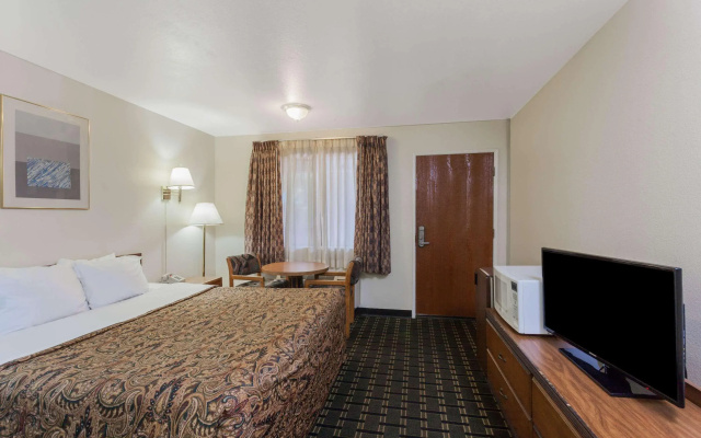 photo 4 of Days Inn by Wyndham Anaheim West