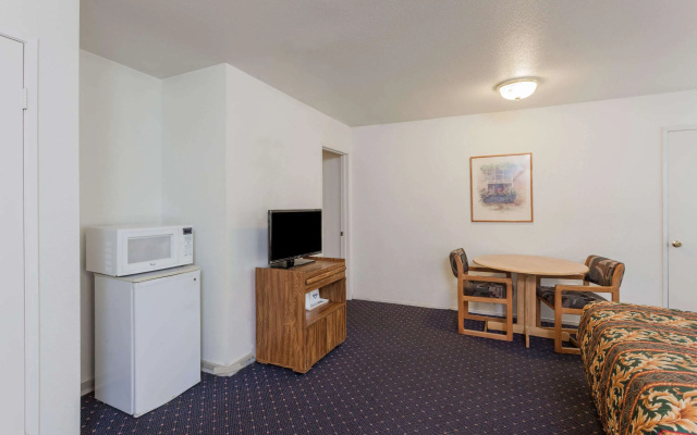 photo 5 of Days Inn by Wyndham Anaheim West