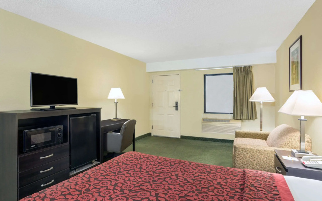 photo 3 of Days Inn & Suites by Wyndham Columbia Airport