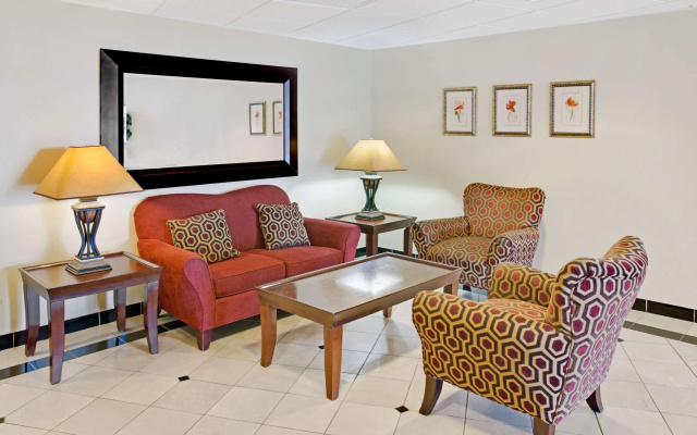 photo 2 of Days Inn & Suites by Wyndham Laurel Near Fort Meade