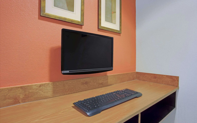photo 3 of Days Inn & Suites by Wyndham Laurel Near Fort Meade
