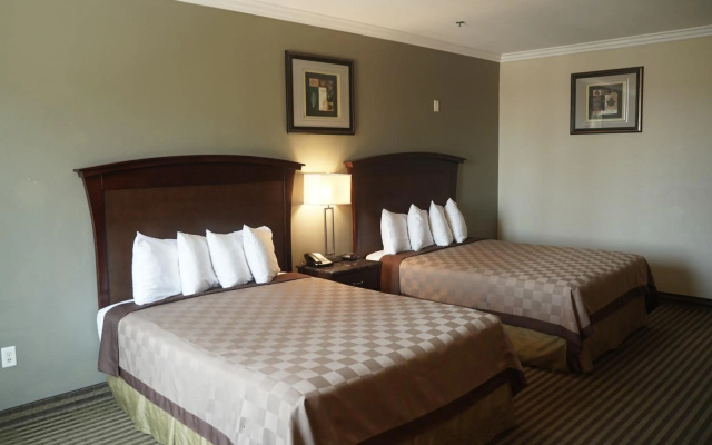 photo 3 of Harbor Inn & Suites