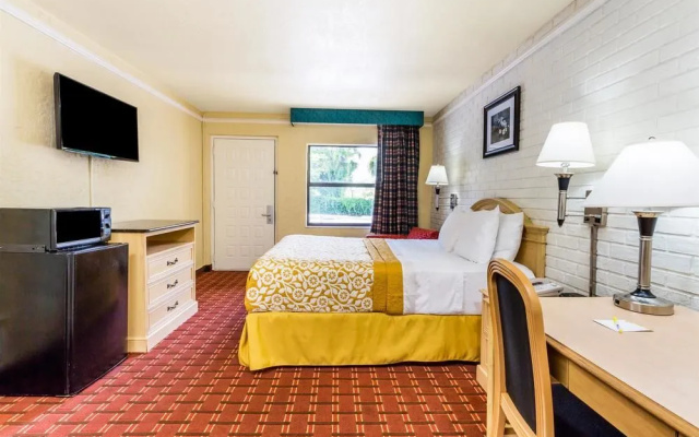 photo 2 of Days Inn And Suites Altamonte Springs