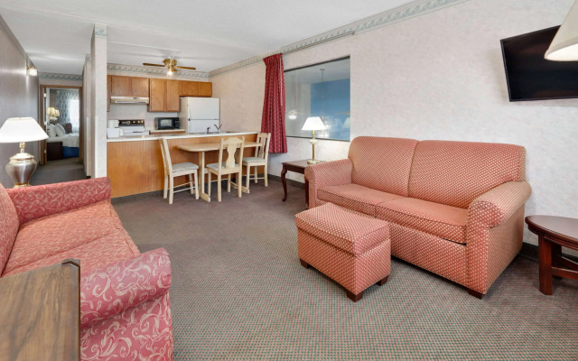 photo 4 of Days Inn & Suites by Wyndham Bentonville