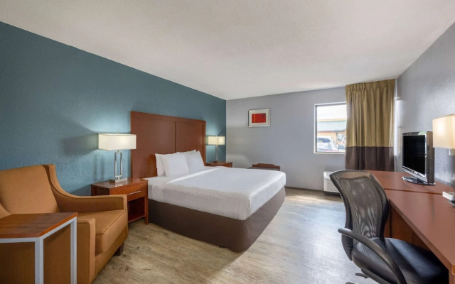 photo 4 of Days Inn And Suites Brooklyn Center/ Minneapolis