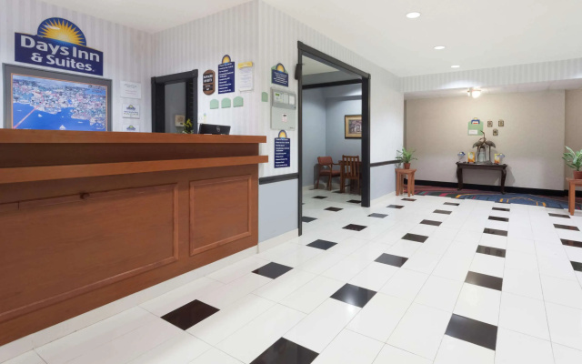 photo 2 of Days Inn & Suites by Wyndham Cambridge