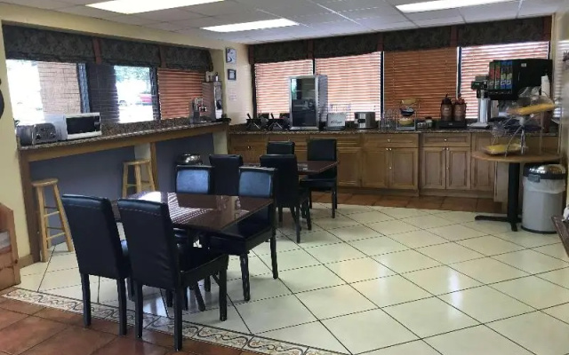 photo 5 of Days Inn and Suites Davenport