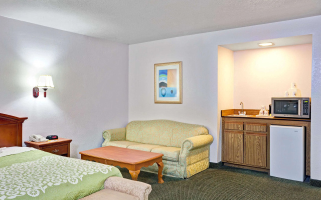 photo 2 of Days Inn & Suites by Wyndham Fullerton