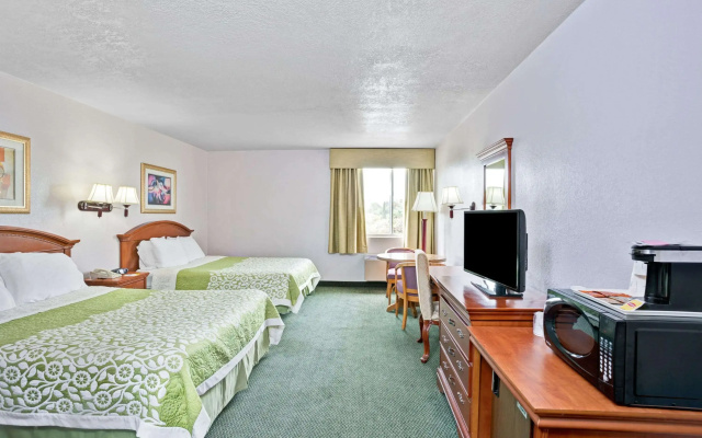 photo 4 of Days Inn & Suites by Wyndham Fullerton