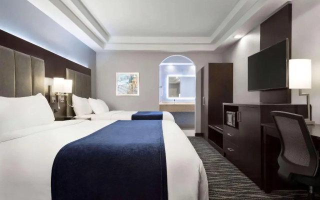 photo 5 of DAYS INN &amp; SUITES BY WYNDHAM HOUSTON HOBBY AIRPORT