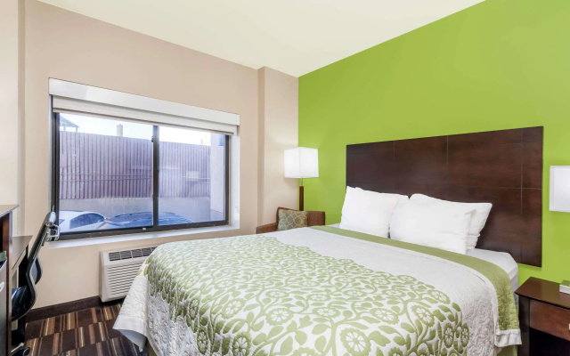 photo 3 of Days Inn & Suites By Wyndham Jamaica Jfk Airport