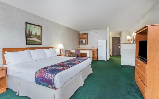 photo 2 of Days Inn & Suites Lexington