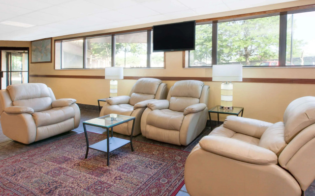 photo 3 of Days Inn & Suites by Wyndham Madison Heights MI