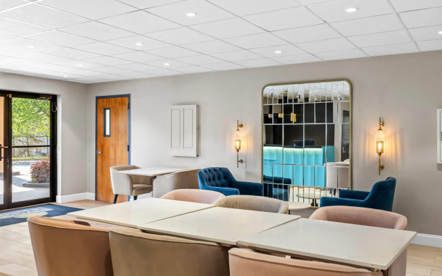 photo 2 of Days Inn & Suites by Wyndham Peachtree Corners/Norcross