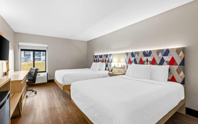 photo 3 of Days Inn & Suites by Wyndham Peachtree Corners/Norcross
