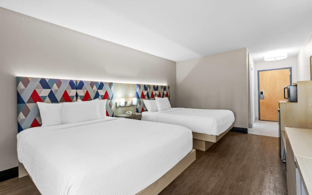 photo 4 of Days Inn & Suites by Wyndham Peachtree Corners/Norcross