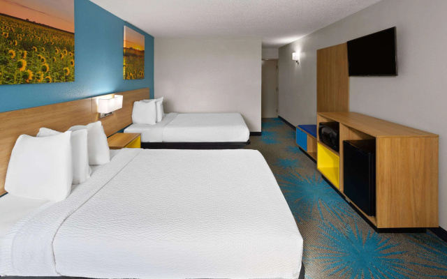 photo 2 of Days Inn & Suites by Wyndham Northwest Indianapolis