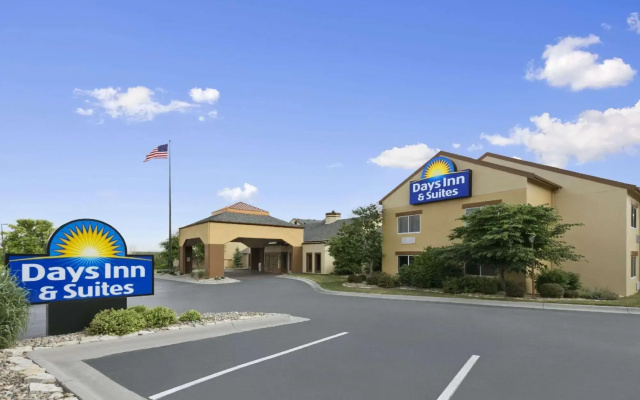 photo 5 of Days Inn & Suites Omaha NE